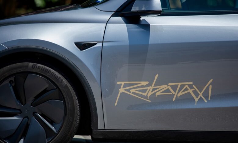 TechCrunch Mobility: اختبار Tesla Robotaxi Rorschach و Redwood القادم الكبير