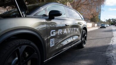 بوصة المبيعات الواضحة إلى الأمام مع دفع EV Maker إلى إنتاج الجاذبية المنحدر